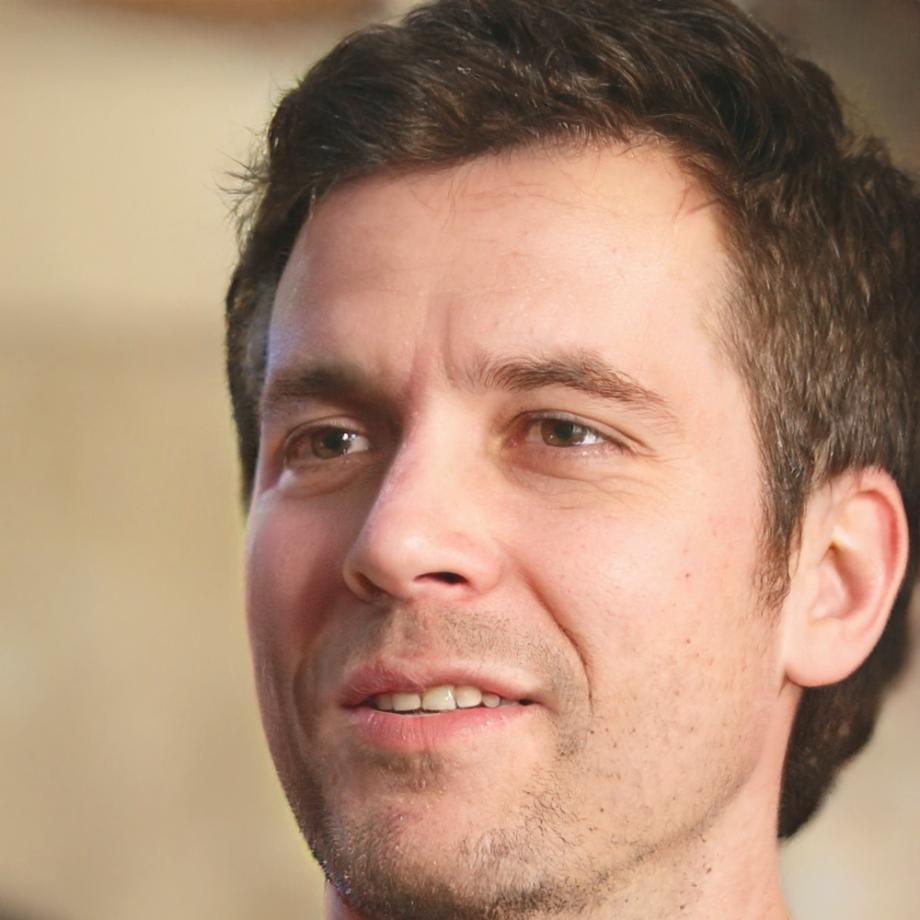 Ritratto di Luca Santangelo, fondatore e direttore creativo di kariviasent